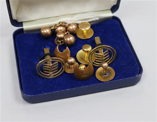 Seven assorted 18ct / 9ct dress studs, a pair of 9ct gold ball cufflinks and a pair of Bank of Ireland cufflinks.